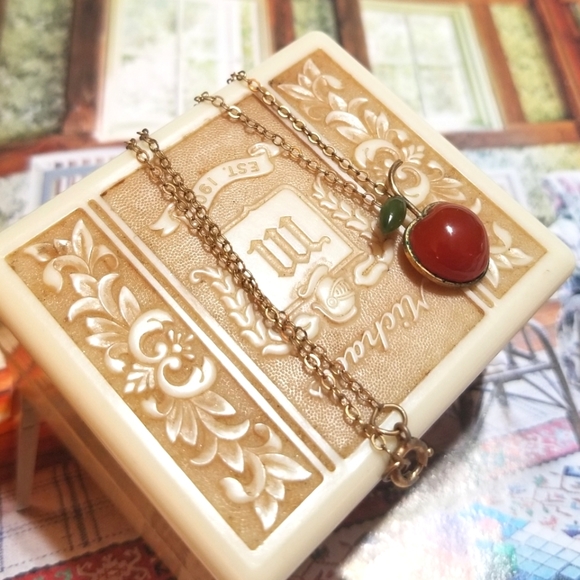 VTG Genuine Red/Green Jade Apple Minimalist Necklace - Picture 6 of 7